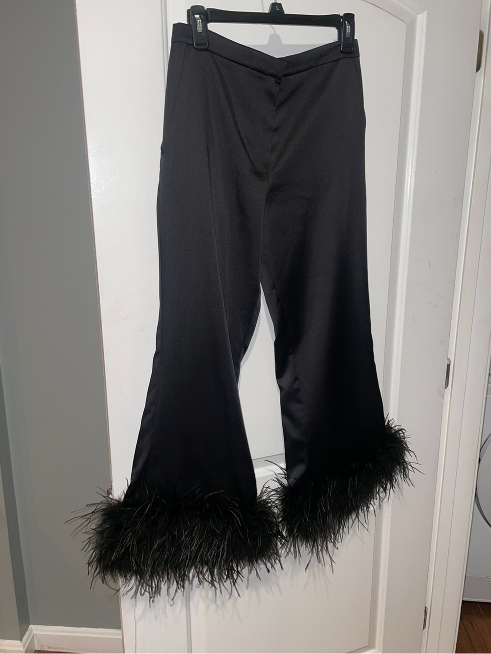 New! GIGII’S Visby Satin Marabou Feather Trim Wide Leg Trousers 🖤 Small NWT! - Picture 7 of 12